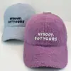 Nueva Gorra de Béisbol de Lana de Cordero Bordada con Letra Otoño e Invierno Engrosada Cálida Estilo Pareja Gorra de Pico Moda Coreana Versátil