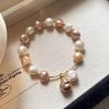 Nova Pulseira de Pérolas Barrocas Gato da Sorte Design de Nicho Luxo Leve Sensação de Alto Padrão Pulseira Elegante Versátil para Mulheres