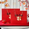 Bolsas Tote Modelo Novo em Estoque para Presentes de Ano Novo Chinês, Sacolas de Presente com Lenço Embrulhado em Papel e Copo Térmico, Sacolas de Presente que Atraem Riqueza