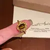 Anel Vintage de Ouro com Pedra Olho de Tigre para Mulheres, Luxo Leve, Requintado, Elegante, Nicho, Alto Padrão, Anel para Dedo Indicador, Anel Aberto Empilhável