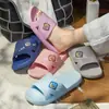Sandalias Lindas de Dibujos Animados con Letras y Osos Ant Love para Casa y Exteriores, Estilo Unisex para Parejas, Zapatos Moldeados por Inyección
