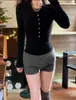 Camiseta Interior de Manga Larga para Mujer con Cuello Semiabierto y Botones en el Hombro Derecho, Suave y Ceroso Imitación Cachemir Mousse, Top de Moda para Otoño e Invierno