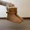 Zapatos de algodón cálidos con suela gruesa y pelo 2026, nuevas botas de nieve de invierno con forro de felpa extra grueso, diseño engrosado integrado, longitud hasta la mitad de la pantorrilla