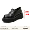 Sapatos femininos estilo britânico com sola grossa, slip-on, pretos, populares, com cadarço