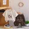 Traje de Manga Corta con Cuello Redondo de Dibujos Animados para Niño Guapo 2026 Nuevo Estilo Traje de Manga Corta para Niños con Dos Pingüinos Cuello Redondo Moderno