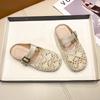 Pantuflas Tejidas de Alto Valor Baotou para Niñas Verano Retro a la Moda para Exterior Simples Huecas Punta Redonda Sandalias Planas