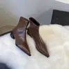 Botines Cortos de Nuevo Estilo Europeo y Americano Diseño para Mujer Botas Adelgazantes para el Trabajo Botas de Moda 2026 Punta Fina Botines de Primavera y Otoño Tacón Grueso Nicho