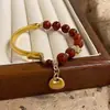 Pulseira Saco da Sorte Meia-Pulseira Vermelha com Design Moderno, Estilo Vintage Arredondado e Delicado, Pulseira de Nicho Versátil e Artística para Mulheres
