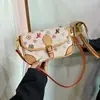 Bolsa Transversal Transfronteiriça para Mulheres 2026 Nova Bolsa Vintage com Monograma Luxo Leve Nicho Alta Qualidade Simples Elegante Pequena Quadrada