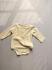 Estilo coreano ins color sólido cierre suave ajustado enterizo tipo triángulo mameluco color caramelo para niños y niñas ropa de bebé infantil versátil estilo occidental