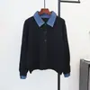 Cardigan de Tricô Patchwork em Jeans Falso Duas Peças com Gola Reversível para Mulheres, Novo Estilo Outono 2026, Casaco Suéter Versátil de Alta Qualidade para o Dia a Dia