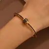 Venda Quente Transfronteiriça Impermeável Resistente ao Desbotamento Aço Titânio Conjunto de Pulseiras de Flor Levemente Luxuoso High-End Moda Versátil Banhado a Ouro 18K