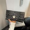 Elegante Clutch con Estampado de Leopardo 2025 Nueva Moda Moderna Simple Texturizado Hermoso Minimalista Bolso Cuadrado Pequeño