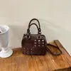 Bolsa de Mão Tendência Cool com Rebites Niche Coreana Feminina Outono Novo Estilo Retro Doce Cool Menina Picante Versátil Ombro Transversal
