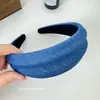 Nova Faixa de Cabelo Simples de Tecido Jeans Côncavo e Convexo para Mulheres, Fashion, Leve e Luxuosa, Versátil Faixa de Cabelo de Aba Larga Acessórios de Cabelo