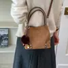 Bolso de cubo de gamuza a la moda 2026 nuevo bolso de mano de felpa exquisito bolso cruzado de hombro con estampado de leopardo para mujer invierno vintage simple