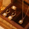 Personalidad Estilo Británico Nicho Ola Textura de Puntos Sentido del Diseño Joyería de Perlas de Agua Dulce Elegante Acero Titanio Traje de Moda