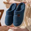 Pantuflas de algodón para mujer, pantuflas de interior de otoño e invierno para parejas, pantuflas de felpa para uso posparto, pantuflas de algodón cálidas, pantuflas de algodón antideslizantes para hombre