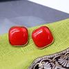 Suministro de fábrica aretes de pin cuadrado simple rojo azul aretes moda versátil aretes