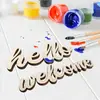 Nueva decoración de corona transfronteriza con accesorios de logotipo de letra 'hello' calada, letrero de madera, colgante de madera de bienvenida