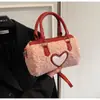 Bolso Acolchado Bolso de Mujer 2024 Otoño e Invierno Nuevo Bolso de Hombro Boston de Gama Alta Bolso de Hombro Imitación de Pelo de Cordero