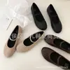 Sapatos Baixos de Couro Bico Redondo Tecidos Confortáveis Boca Rasa Camada Única Sapatos Estilo Novo Primavera 2025 Sapatos Mary Jane Totalmente em Couro para Mulheres