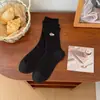 Calcetines de color marrón, hasta el tobillo, para mujer, con un diseño lindo, bordado y preppy, perfectos para otoño e invierno, disponibles para venta al por mayor en Zhuji