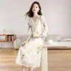 Vestido estampado de manga longa estilo retrô para mulheres, novo estilo outono 2026, vestido que afina a cintura