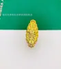 Suministro en vivo chapado en oro moda damas una variedad de anillos de flor nicho Joker anillo de diamante fabricantes al por mayor