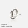Anel Feminino Aberto Ondulado de Luxo Leve da Moda Aço Inoxidável Galvanizado Ouro 18K Simples de Alto Padrão Joias Atacado