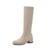 Combine com um casaco, botas de camurça de cano alto justas, coleção outono/inverno 2026, salto médio grosso, bico redondo, cor nude, botas elásticas de tornozelo, botas longas para mulheres, tamanho 41