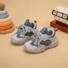 Tênis Esportivo Infantil Primavera e Outono Meninos Sapatos de Bebê Pai Respirável Tênis de Corrida Meninas Crianças Pequenas Solado Macio Sapatos de Malha 1-3 Anos 5