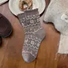 Calcetines de malla con puntos bordados de dibujos animados lindos de moda en capas para mujer de media pantorrilla de algodón para primavera y otoño calcetines de algodón peinado calcetines bordados