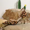 Comercio Exterior Transfronterizo Procesamiento OEM y Personalización de Zapatos de Mujer, Nuevas Sandalias de Moda con Estampado de Leopardo y Diseño Hueco, Tacones de Aguja Altos Puntiagudos