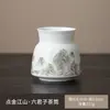 Porcelana blanca con detalles dorados, un juego de seis utensilios de té para la ceremonia del té china, que incluye un clip para té y un portalápices