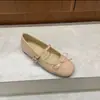 Primeiro Encontro com os Sapatos Mary Jane Estilo Retrô Francês para Mulheres, Apresentando um Salto Escondido, Tira Única com Laço, Bico Baixo e Estilo Ballet