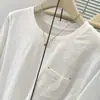 Camiseta de manga larga de diseño de bolsillo estilo americano, toma real, nicho para mujer, versión coreana de principios de otoño, top base suelto y adelgazante