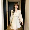 Vestido nuevo estilo francés de cuello en V 2026, ropa de otoño para mujer, talla petite, encaje estilo europeo, vestido corto dulce y encantador