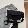 Tejido de nailon ligero de nicho 2026 Verano Nueva moda Tendencia Versátil Simple Elegante Bolso de hombro único Cruzado de cuerpo Cruzado