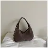 Bolso de hombro brillante de PU de alta calidad para mujer, bolso de tachuelas moderno y único estilo punk, bolso dulce y genial para chicas audaces