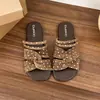 Chinelos femininos de sola macia, confortáveis para os pés, sandálias de sola plana, absolutamente lindas, combine com saias, novo estilo 2026, use no verão, praia, chinelos