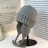 Invierno tipo coreano que muestra la cara pequeño sombrero Lei Feng sombrero de lana de punto para mujer invierno gorro de vuelo para ciclismo con cordones cálido gorro protector de orejas