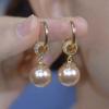 Pendientes con hebilla de oreja y colgante de perla color champán para mujer, aretes retro de alta gama 2024, nuevos y elegantes accesorios de moda.