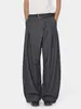 Pantalones de diseño retro americano para hombre con botones y dobladillo curvo, pantalones deconstruidos estilo 'old money', pantalones casuales versátiles de pierna ancha, de moda