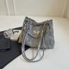 Bolso Casual de Superficie Suave de Gran Capacidad para Mujer 2024 Verano Nuevo Moderno Lazo Cadena Bolso de Hombro Bolso para Viajar Bolso Tote