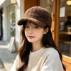 Nueva gorra de béisbol de felpa a cuadros retro para otoño e invierno para mujer, estilo coreano con letras bordadas, moderna y versátil, gorra de béisbol cálida