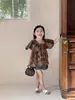 Verão 2026 Novo Estilo Roupas Infantis Coreanas Meninas Camisa Xadrez Retrô com Manga Flare Top Colete Estilo Hong Kong