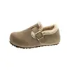 Sapatos femininos grossos estilo Birkenstock com forro de fleece e aumento de altura, novo inverno 2026, totalmente fechados, quentes, de algodão, slip-on, botas de neve
