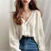 Suéter hueco para mujer, primavera y otoño, holgado y fino, adecuado para usar como prenda exterior, con un estilo casual y etéreo, chaqueta de punto con cuello largo en blanco