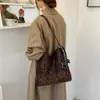 Bolsa Saco de Pelúcia Camurça Estilo Preguiçoso Grande Capacidade 2026 Outono Nova Bolsa Tote Retro Casual Personalidade Bolsa de Ombro